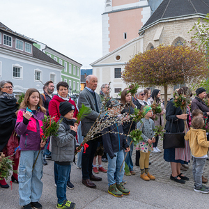 Palmsonntag / Foto Haijes Palmsonntag Pfarre Kirchdorf an der KremsSegnung der Palmzweige vor dem Pfarrhof, dann Einzug in die Kirche
