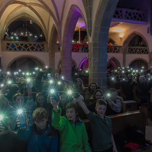 Lichtermeer beim Abschluss-Wortgottesdienst in Gallneukirchen