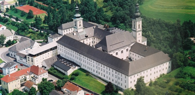 Das Stift Schlierbach von oben aufgenommen