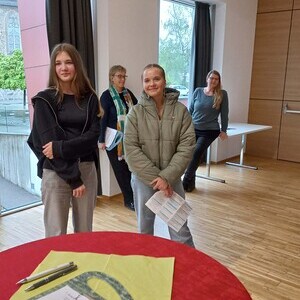 Firmlinge auf der Suche nach dem Hl, Gral