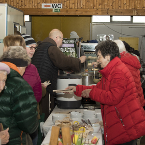 Fastensuppen-Essen am Bauernmarkt