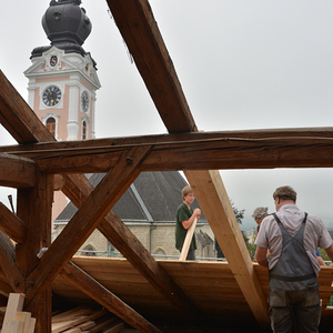 Der Pfarrhof erhielt 2013 einen neuen Dachstuhl