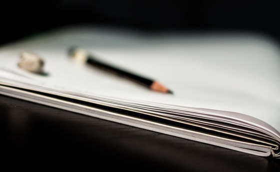 Notizbuch und Stift